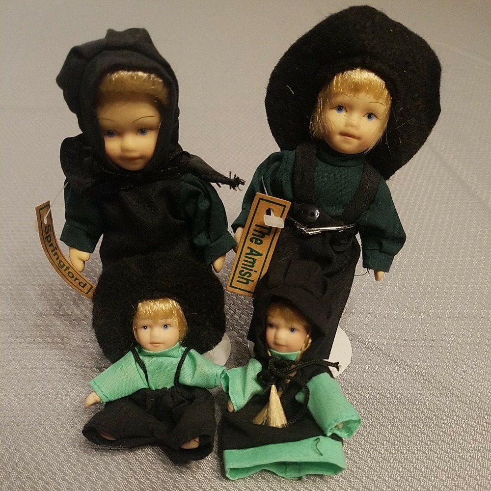 AMISH FAMILY SET‎ OF 4 porcelain Ornament Dolls
